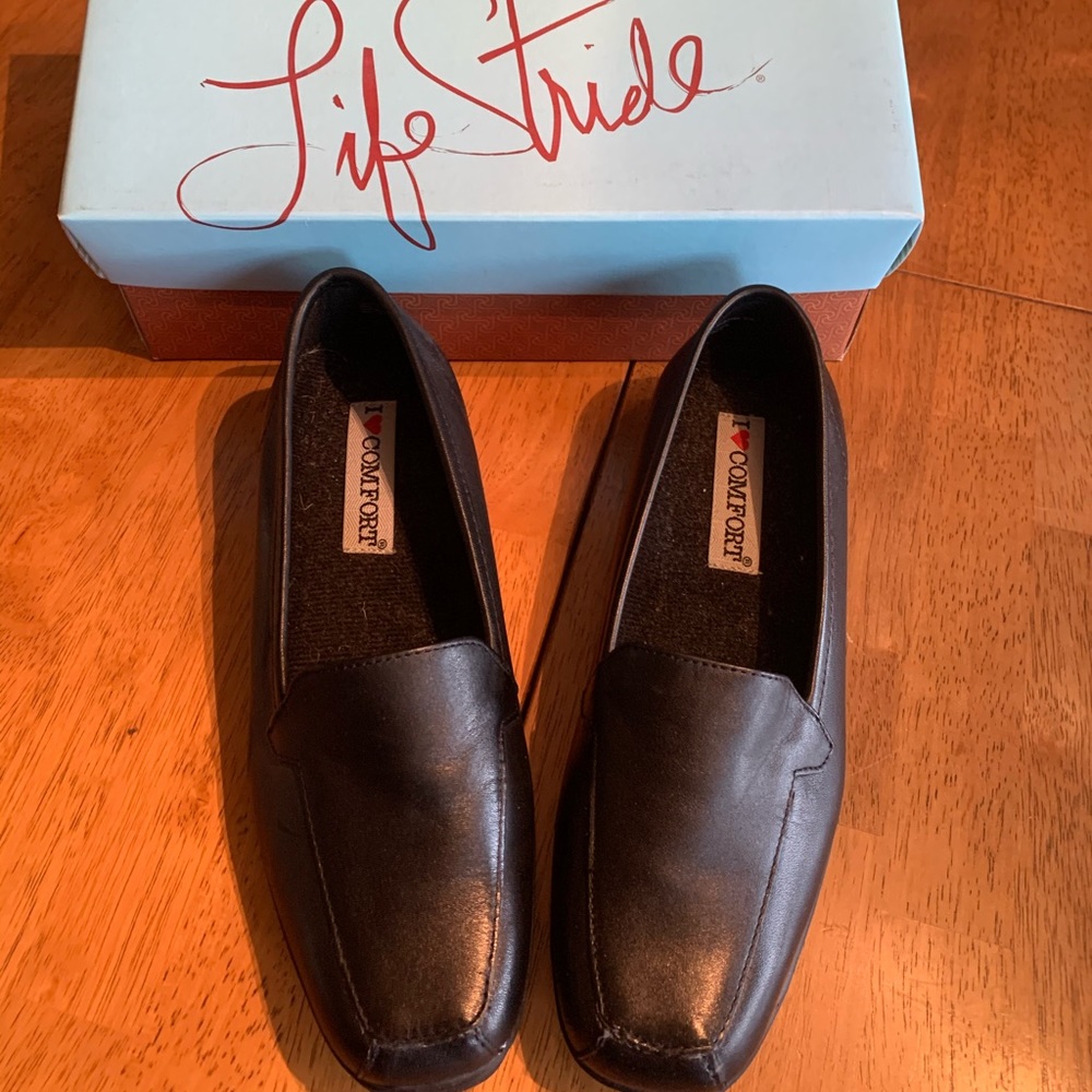 Ladies NEW Black Flats Size 7 1/2 Wide